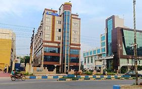 Fabhotel Green I